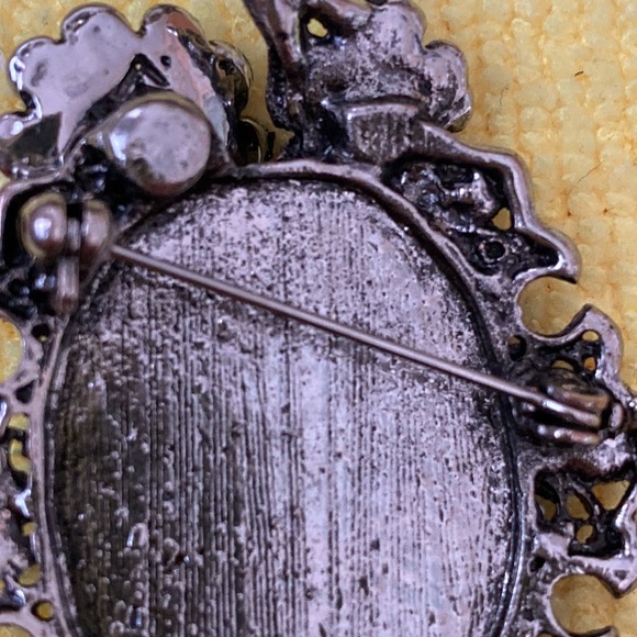 Brooch - Picture 7 of 9